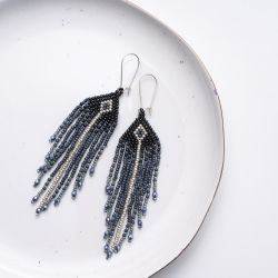 Ręcznie szyte kolczyki NYX