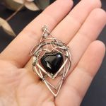 Srebrny wisiorek z czarnym onyksem w kształcie serca - Srebrny wisiorek z czarnym onyksem w kształcie serca