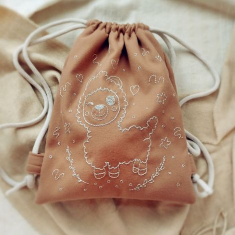 Ręcznie haftowany plecak dla przedszkolaka LAMA