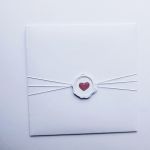 Kartka na Komunię ręcznie robiona w różu  - Kartka na Komunię w ozdobionej kopercie