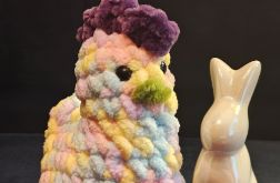 Kolorowa kurka szydełkowa handmade maskotka dekoracja wielkanocna 12 cm