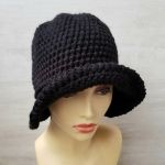 Czarny kapelusz w stylu art deco, robiony szydełkiem - art deco stl