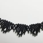 Naszyjnik 'Czarna zorza' szklane koraliki - Naszyjnik koraliki szklane czarny z zielonym akcentem