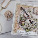 Kartka urodzinowa ze skrzypcami – delikatna i kobieca - Tył koperty z ozdobnym kołeczkiem