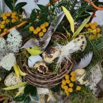 stroik Wielkanocny na stół - gniazdko z ptaszkiem