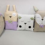 Poduszka dekoracyjna króliczek, fiolet-beż - 