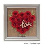 Walentynki Serce z róż w ramce dla kochanej osoby - jasno czerwone róże, pudrowo złote brokatowe tło - Obrazek z różami