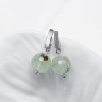 Klasyczne kolczyki w kolorze srebrnym z Frenitem - 