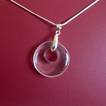 Kryształ górski, delikatny wisiorek, kółko, donut - 