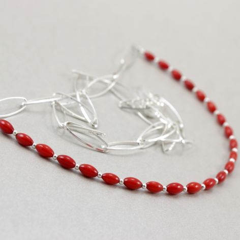 Czerwony koral i srebro - naszyjnik łańcuszek