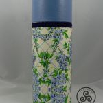 Świecznik butelka z białym kwiatem - butelka lampion, teofano atelier