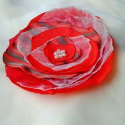 Broszka kwiat  czerwony z paskami