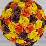 Kula z róż w jesiennych kolorach - Ręcznie skręcane papierowe róże