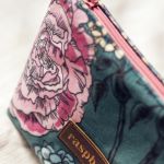 Turkusowa kosmetyczka w kwiaty - 