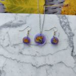 Komplet biżuterii z żywicy - kolczyki i wisiorek - LAWENDOWY BLASK - 