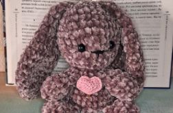 Króliczek walentynka amigurumi 2