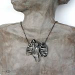 Anioł czy kobieta?... - wisior z postacią