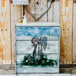 Sielska komoda z aniołem leśnym, unikatowy mebel z duszą