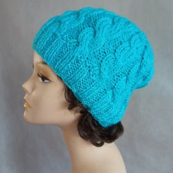 Niebieska czapka -warkocze