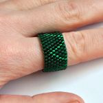 Pierścionek koralikowy zielony 3 - pierścionek zielony