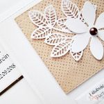 Kartka ŚLUBNA z białym kwiatem - Biało-bezowa kartka na ślub w ozdobionej kopercie