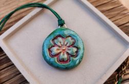Leśny Kwiat – ręcznie malowana zawieszka z glinki