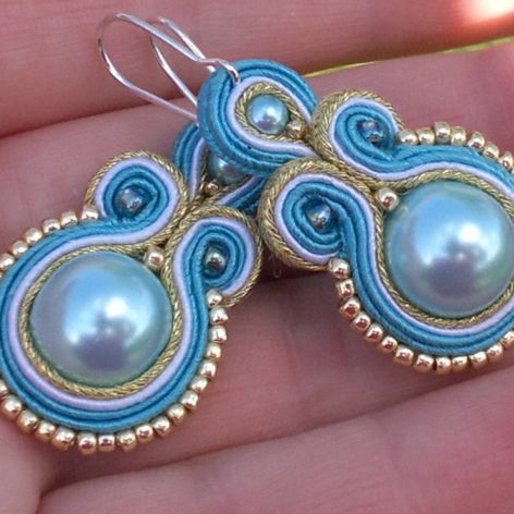 Turkusowe perełki w złocie