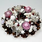 Mały wianek świąteczny biały z różowym - wianek bożonarodzeniowy
