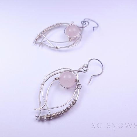 Srebrne kolczyki liście z kryształem górskim