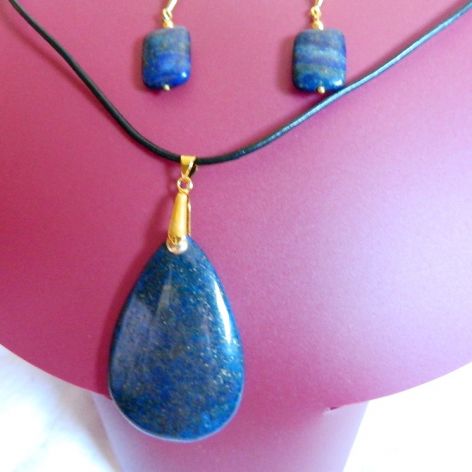 Lapis lazuli z pirytem, elegancka biżuteria w złotej oprawie