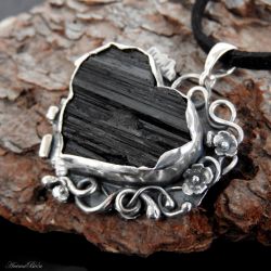 Wisiorek srebrny z czarnym turmalinem serce