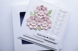 Delikatna kartka ślubna z kwiatami handmade
