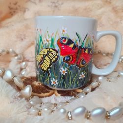Ręcznie malowany kubek letnia łąka i motyle