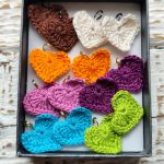 Kolczyki z wymiennymi zawieszkami – białe serduszka - 