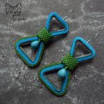 Infinity- kolczyki sutasz zieleń i turkus - geometryczne kolczyki sutasz