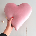 Valentynkowa poduszka serce, velvet pudrowy róż - Różowa poduszka velvet.