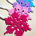 Szydełkowe śnieżynki x 5, kolorowe dekoracje na choinkę - koronkowe płatki śniegu