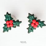Kolczyki Świąteczne Maleńkie Ostrokrzewy - Kolczyki Świąteczne Ostrokrzew z czerwonymi jagodami - 1, OBJET d'ART