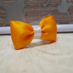 Gumka frotka do włosów Zuzia satynowa pomarańczowa z białym - Kokardki na gumeczkach