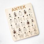 Drewniany alfabet - ciemne tło - prezent na roczek, prezent dla dziecka