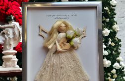 Aniołek z personalizacją w srebrnej ramce sukienka z perełkami