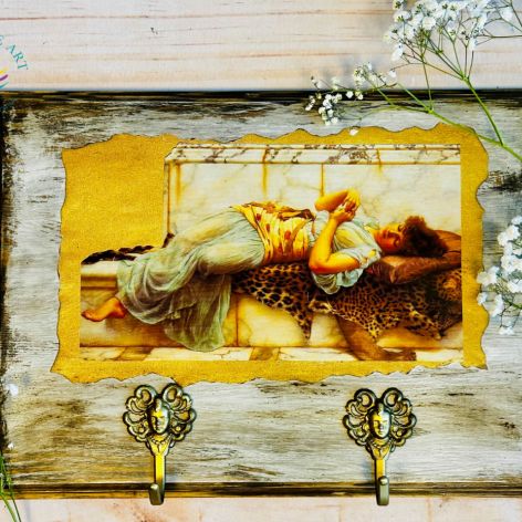 Drewniany wieszak ścienny, motyw kobiety, na ubrania, do przedpokoju