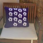 Fioletowa w kwiatki-poduszka - poduszka