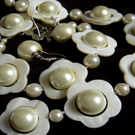 Kremowo perłowe kwiaty, zestaw biżuterii