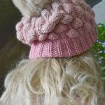 Czapka bąblowa z pomponem w kolorze różowym. - zimowa czapka