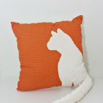Poduszka z kotem i ogonem 3D kremowy kot - Poduszka z kotem