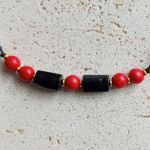 "Roma" - bransoletka z naturalnymi kamieniami. - czarny turmalin i czerwony howlit