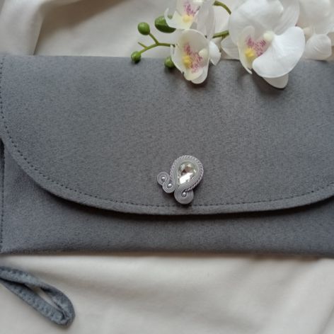 Szara kopertówka do ręki na przyjęcie