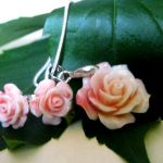 Subtelne różyczki kremowo - różowe. Koral i srebro. - 