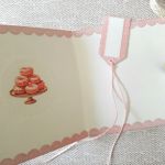 Kartka imieninowa w różach - Wnętrze kartki i przód etykietki